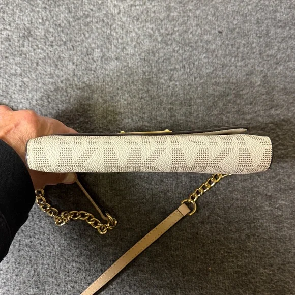 Michael Kors Jet Set Travel Vanilla Logo Crossbody Wallet on Chain - Picture 8 of 14